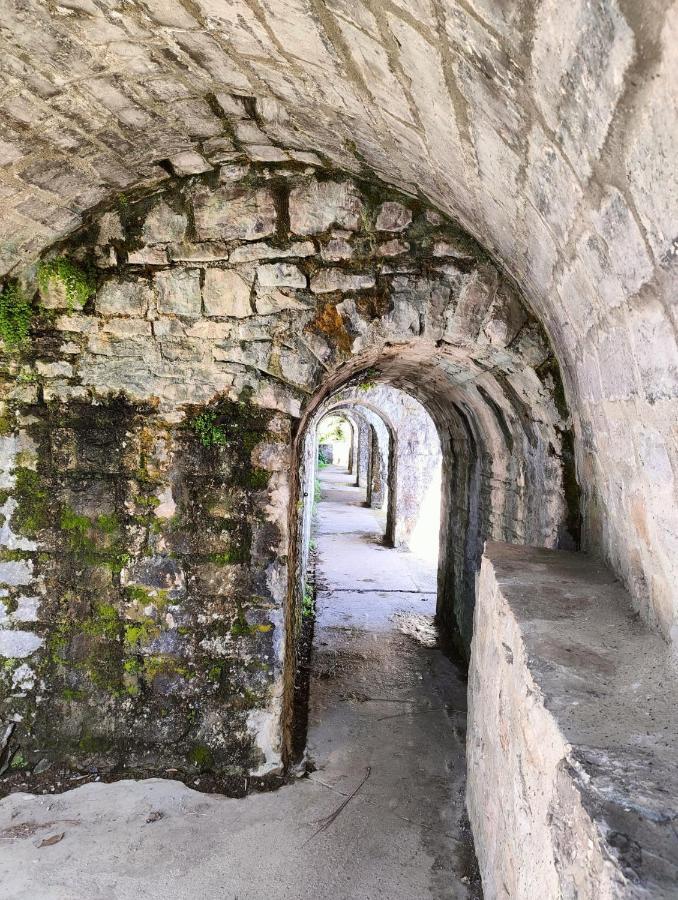Entre Galets Apartment Sauveterre-de-Bearn ภายนอก รูปภาพ